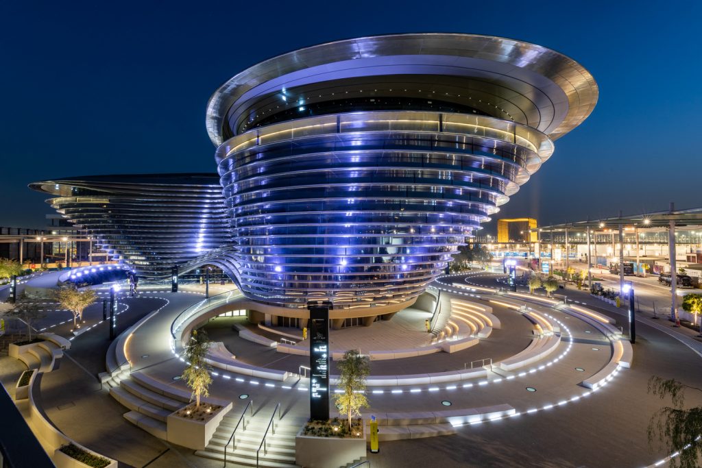 دورنمای پاویون الف در شب در اکسپو دبی