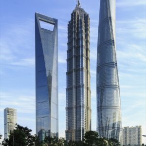 برج شانگهای در کنار برج های اطراف